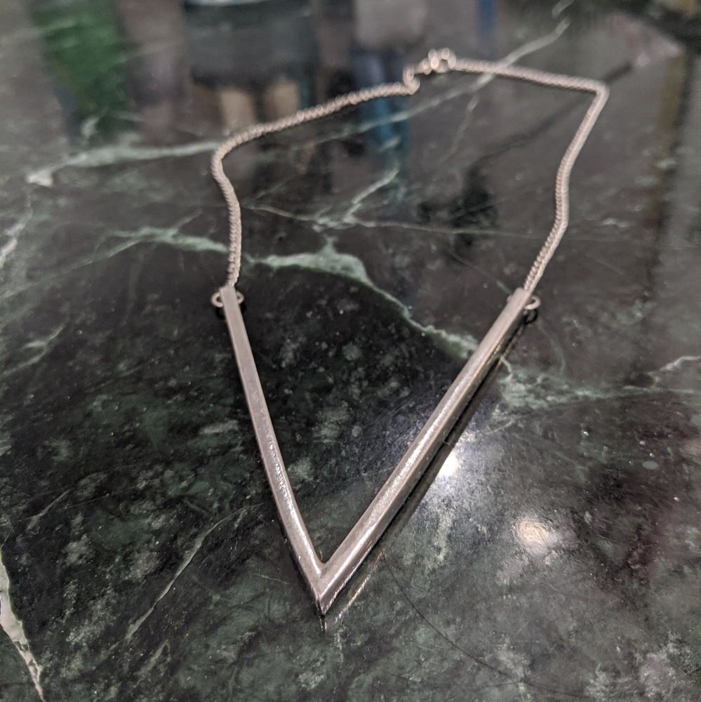 🎉HOST PICK🎉 Topshop V Pendant Necklace